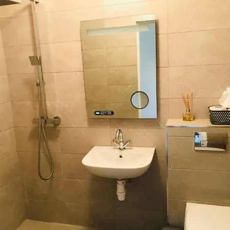 Maggie Janes Carlingford Omealth *